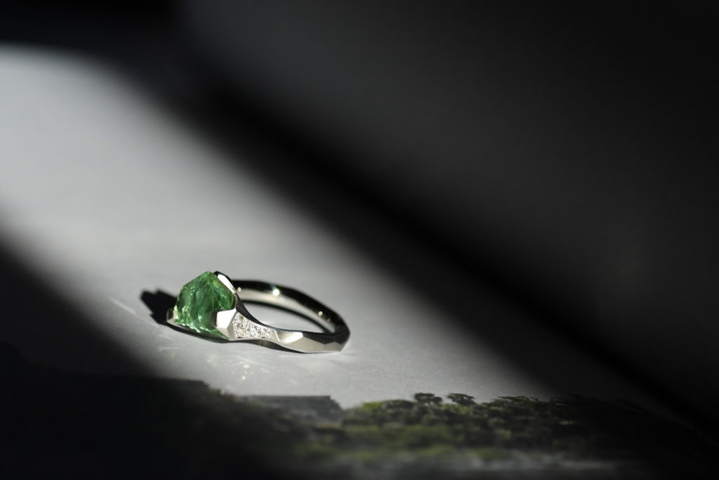 Pt900 Green Tourmaline Ring / プラチナ900にグリーントルマリンを留めた指輪