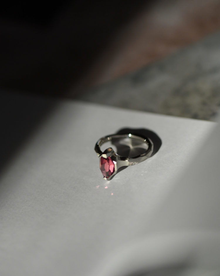 Pt900 Pink Tourmaline Ring / プラチナ900にピンクトルマリンを留めた指輪
