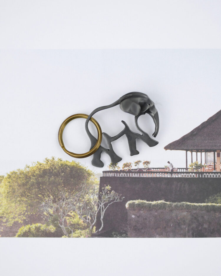 ゾウのキーホルダー/Elephant Keychain
